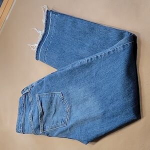 Universal Thread Ankle Bootcut Size 2 Medium Wash, Raw Hem Jeans